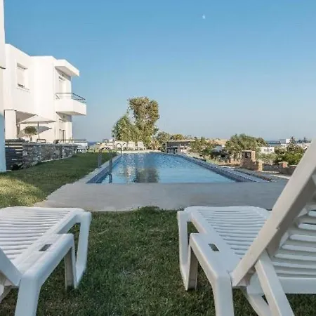 בית נופש Welcoming Holiday In With Shared Swimming Pool