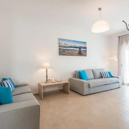 Welcoming Holiday In With Shared Swimming Pool
