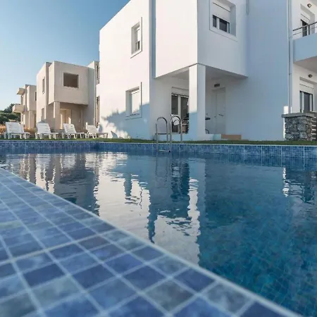 Welcoming Holiday In With Shared Swimming Pool Gennadi